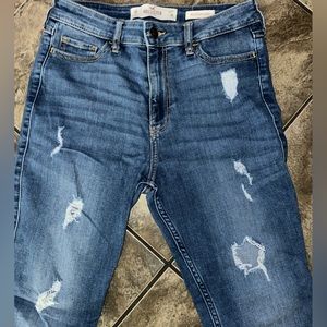 Hollister Medium/Dark Wash Skinny Jeans- Size 5R